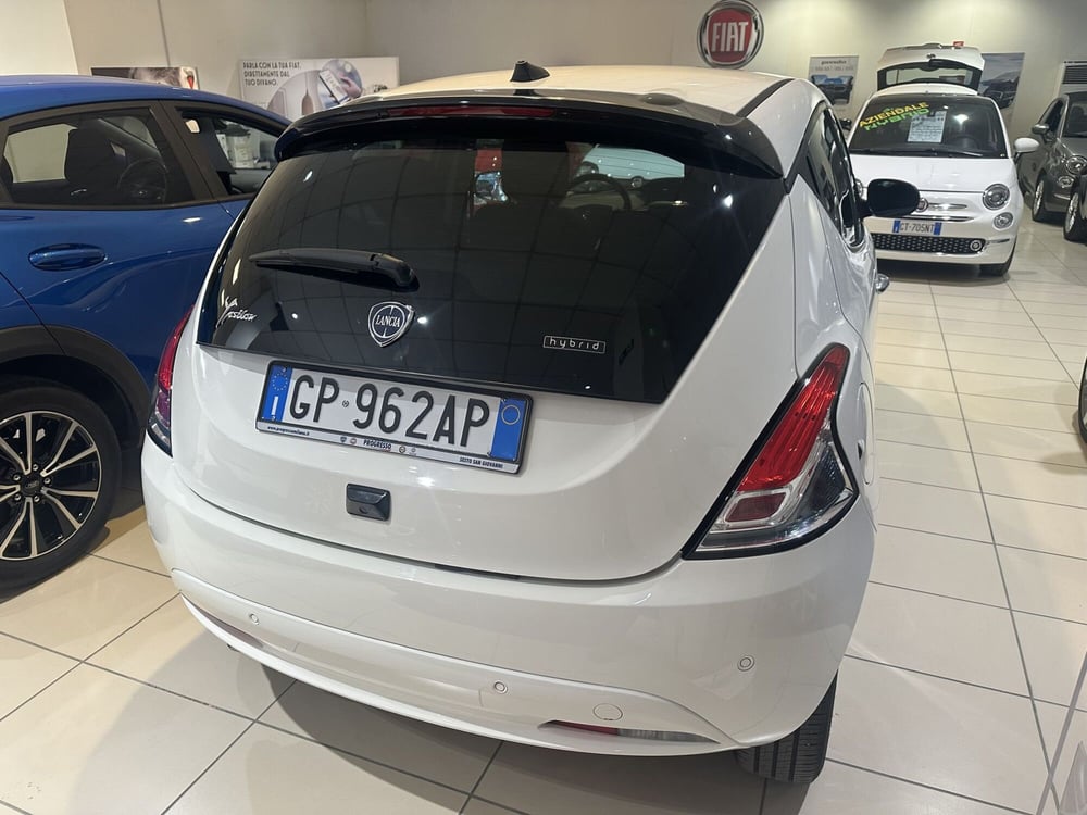 Lancia Ypsilon usata a Milano (6)