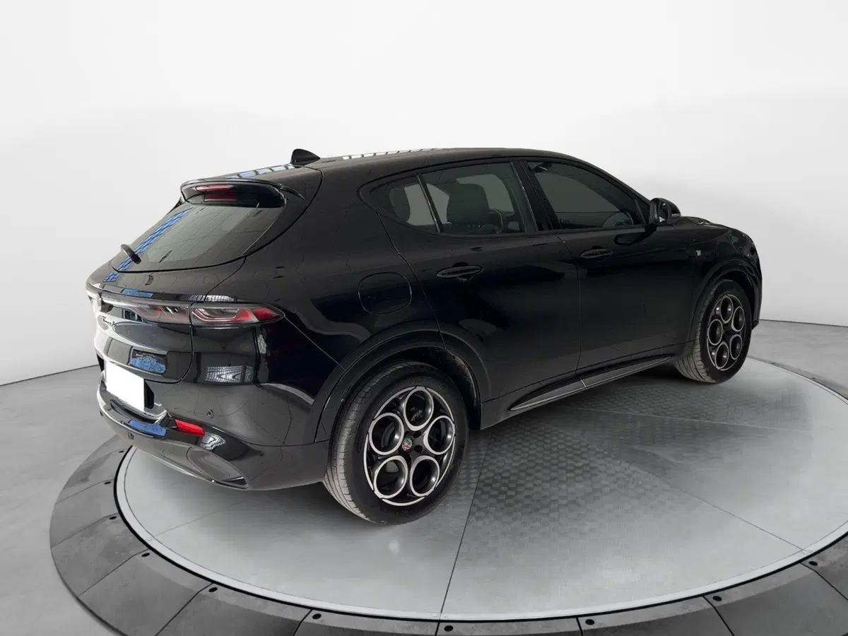 Alfa Romeo Tonale nuova a Pisa (3)