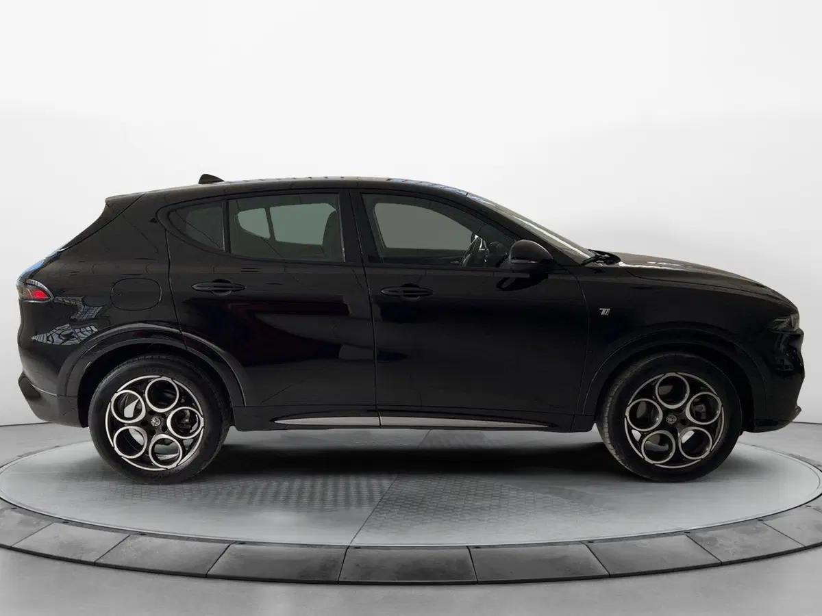 Alfa Romeo Tonale nuova a Pisa (5)