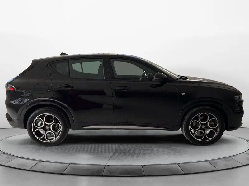 Alfa Romeo Tonale nuova a Pisa (5)