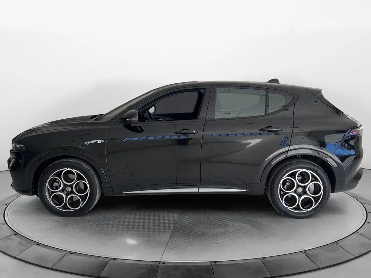 Alfa Romeo Tonale nuova a Pisa (6)