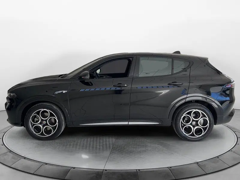 Alfa Romeo Tonale nuova a Pisa (6)