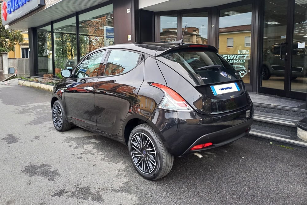 Lancia Ypsilon usata a Milano (4)