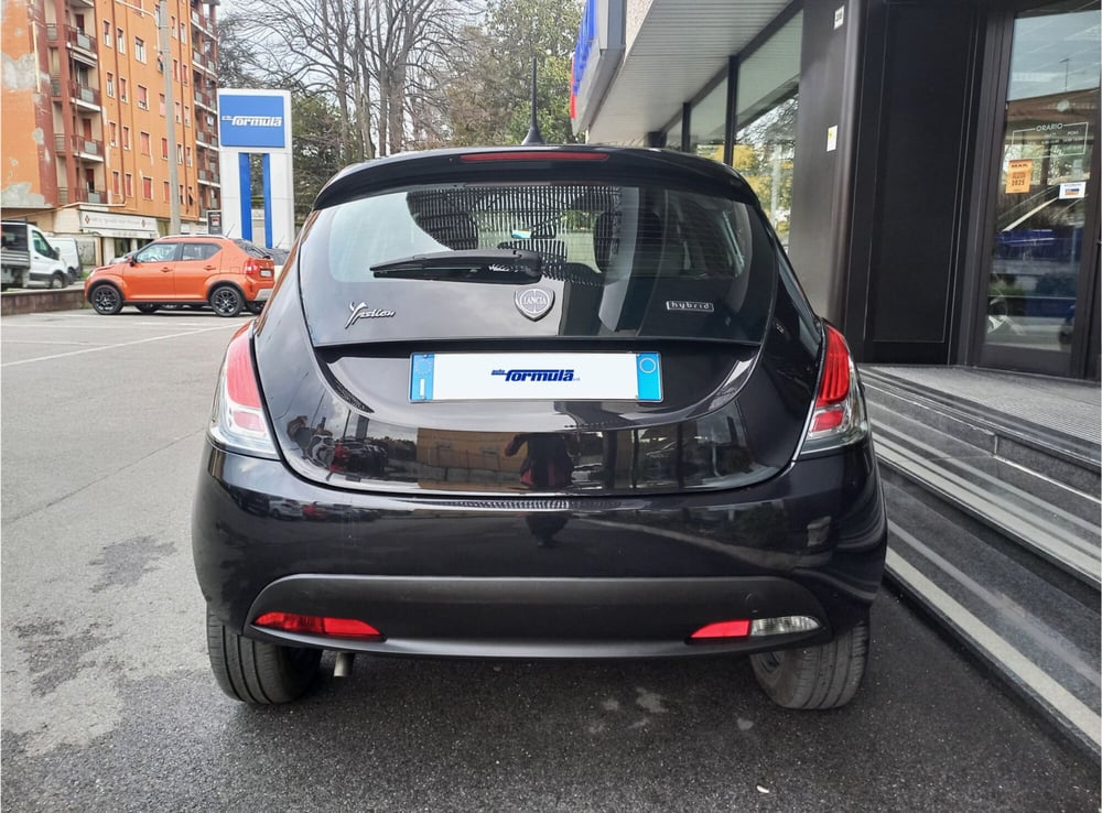 Lancia Ypsilon usata a Milano (5)