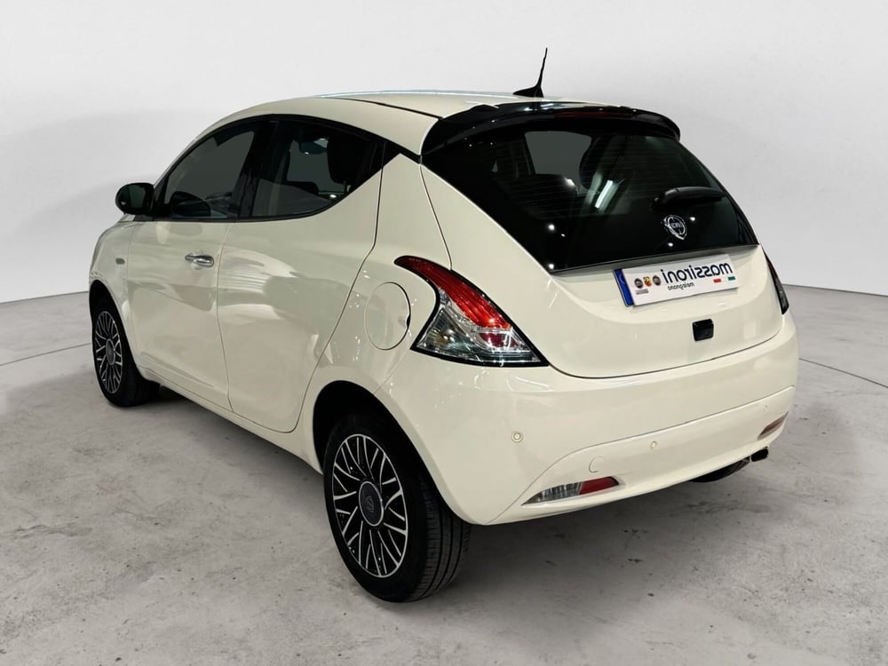 Lancia Ypsilon usata a Milano (4)