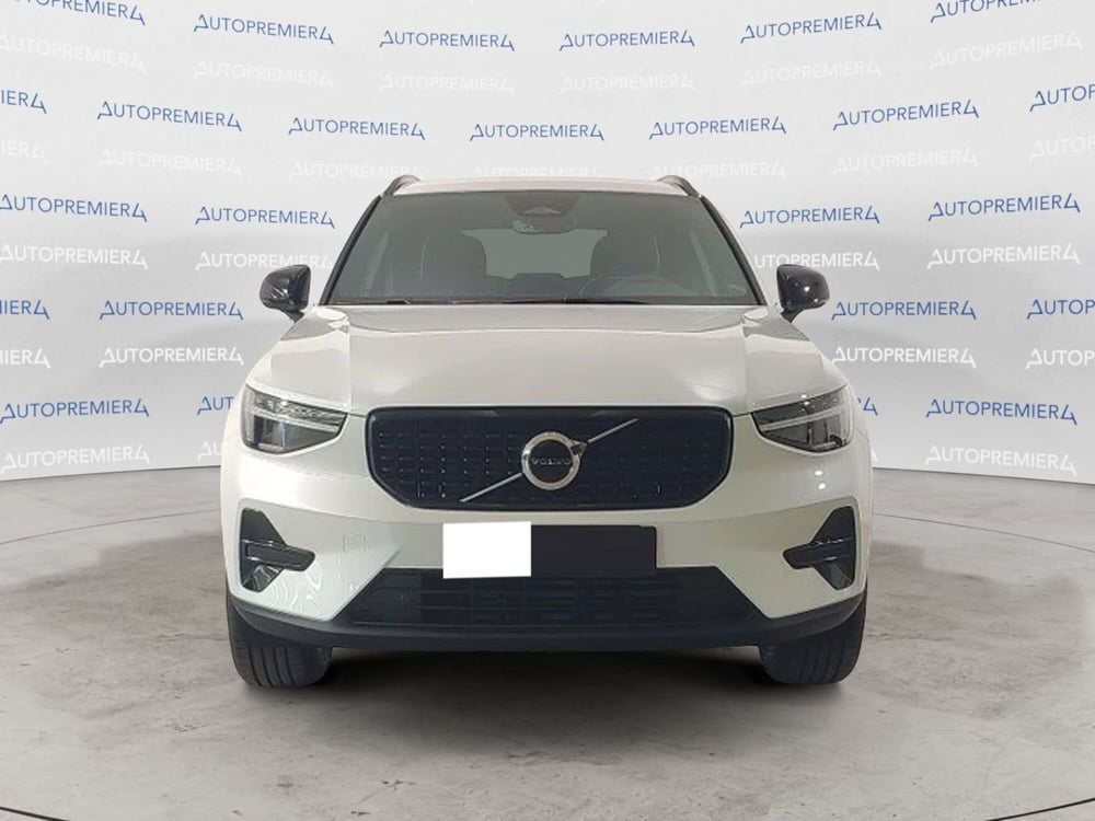 Volvo XC40 nuova a Como (2)