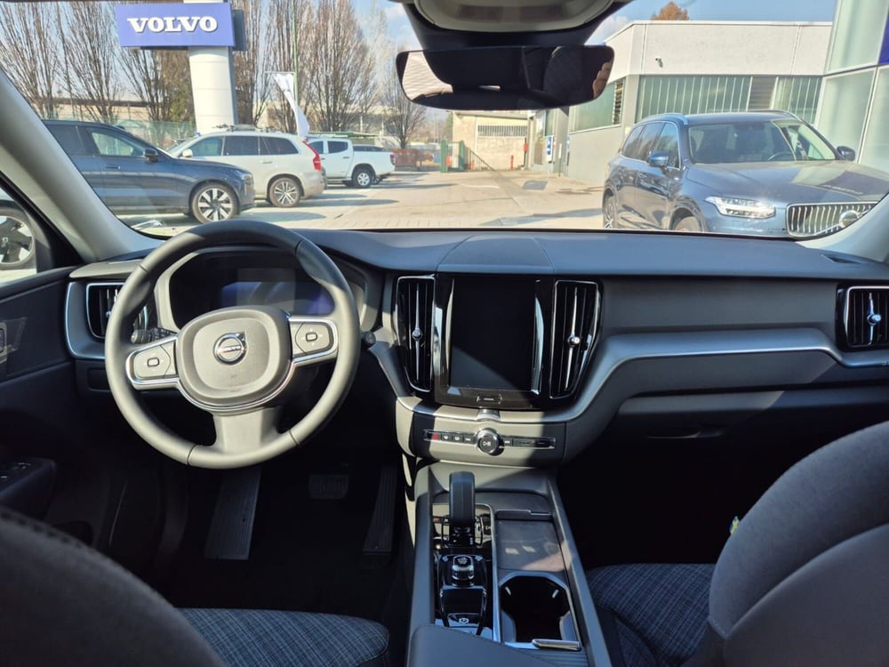 Volvo XC60 nuova a Como (10)