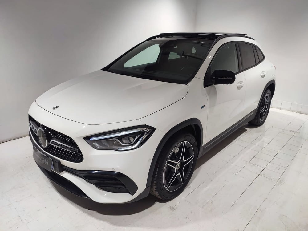 Mercedes-Benz GLA SUV usata a Napoli