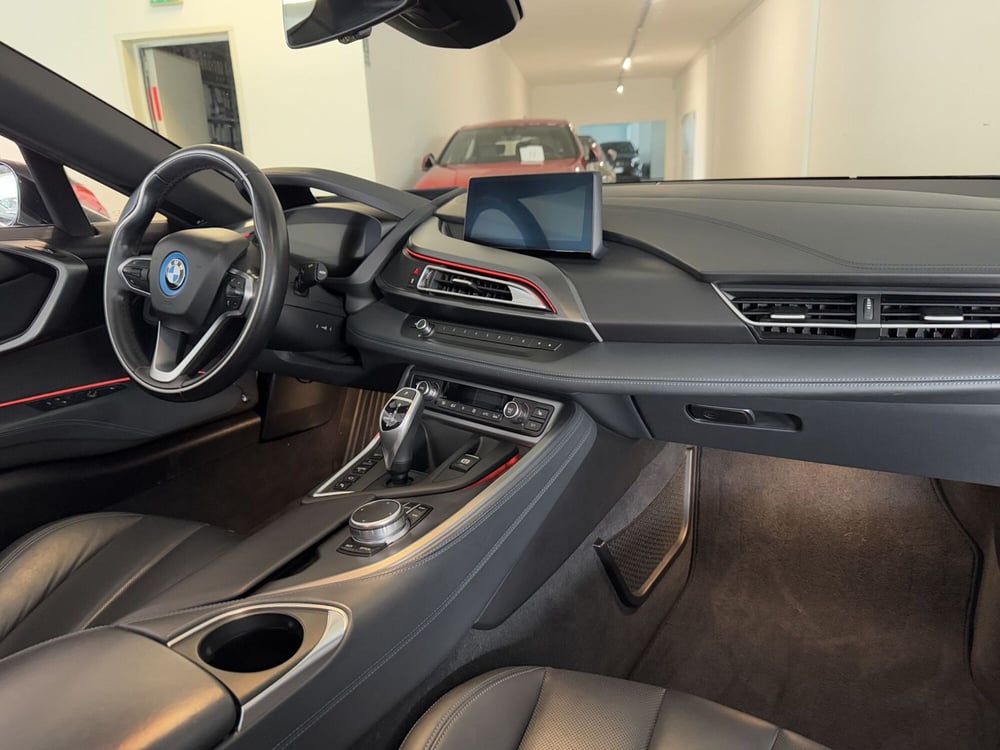 BMW i8 Cabrio usata a Messina (10)