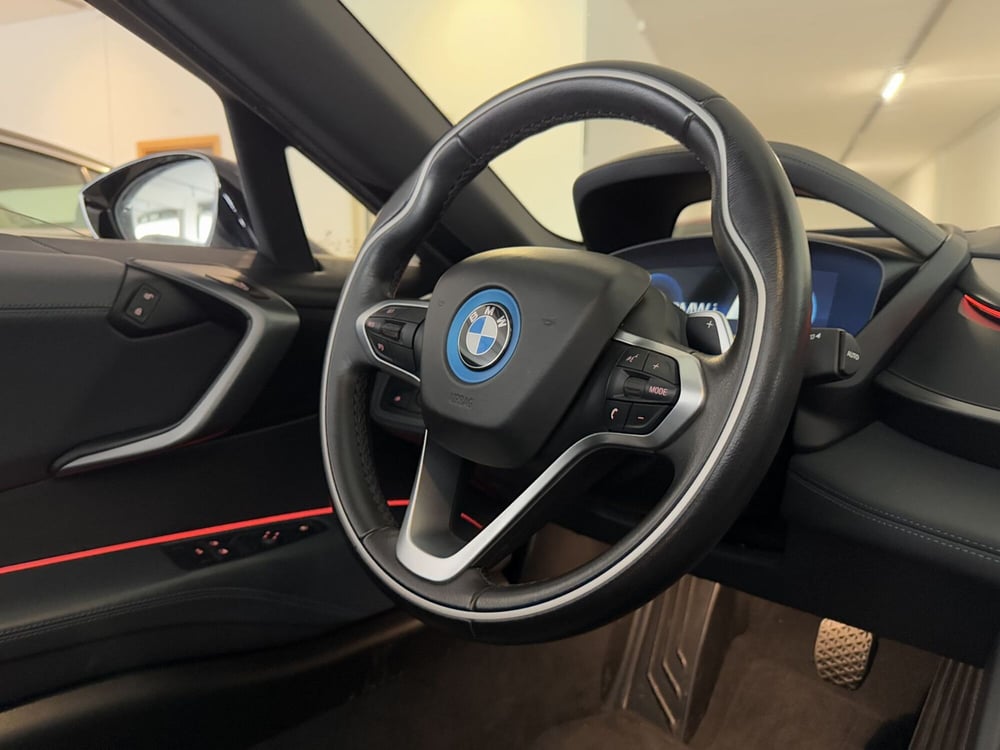 BMW i8 Cabrio usata a Messina (13)