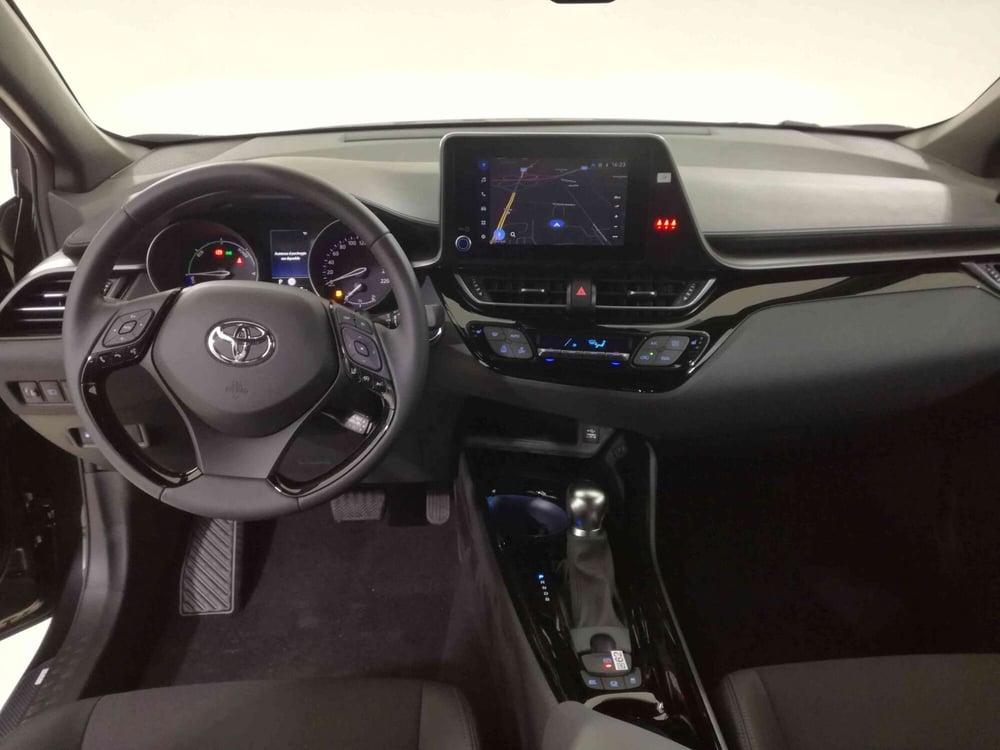 Toyota Toyota C-HR nuova a Salerno (8)