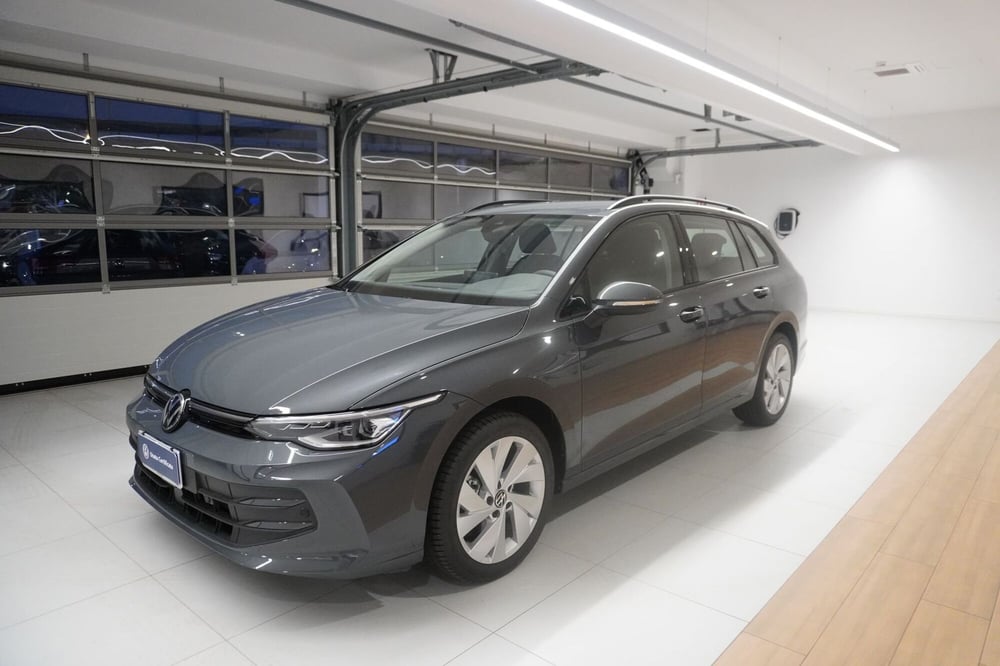 Volkswagen Golf Variant nuova a Salerno