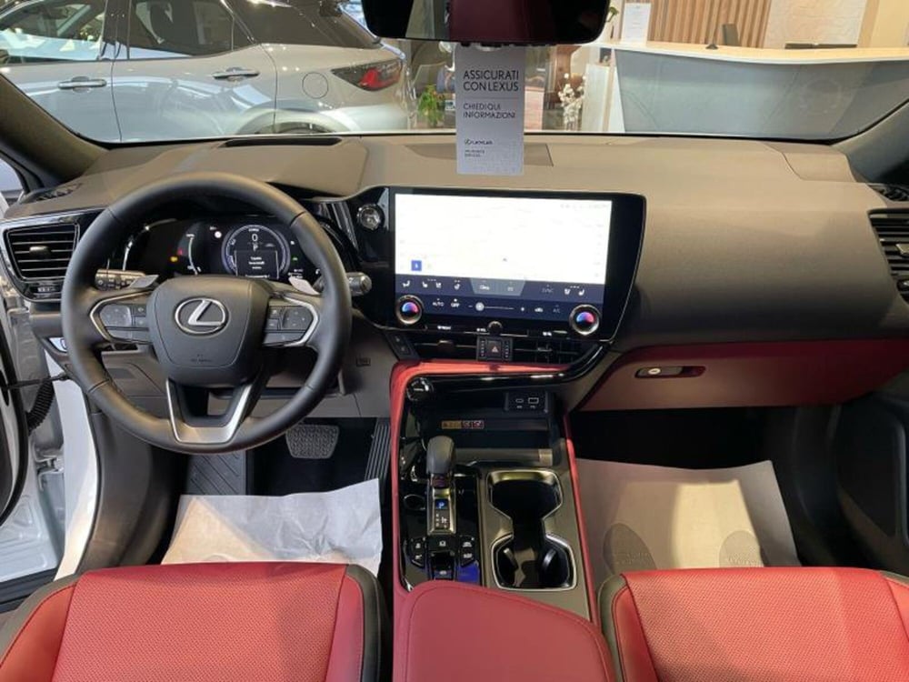 Lexus NX nuova a Perugia (11)