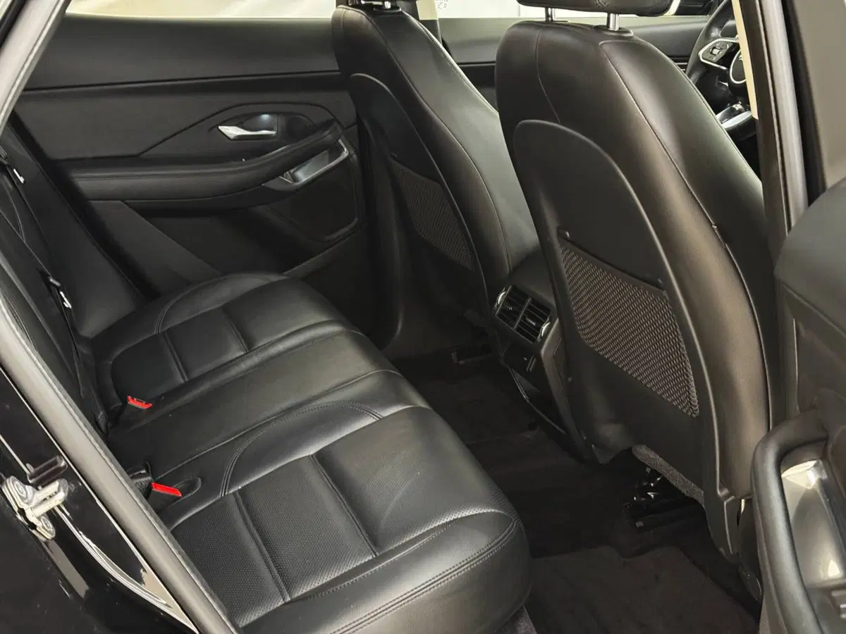 Jaguar E-Pace usata a Savona (5)