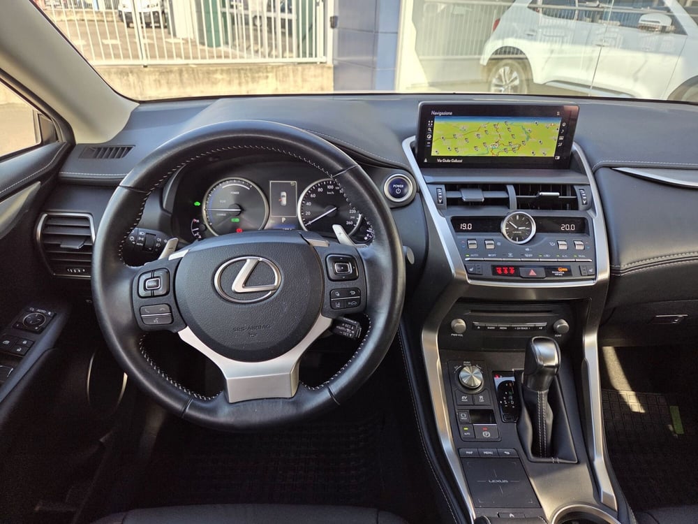 Lexus NX usata a Cremona (10)