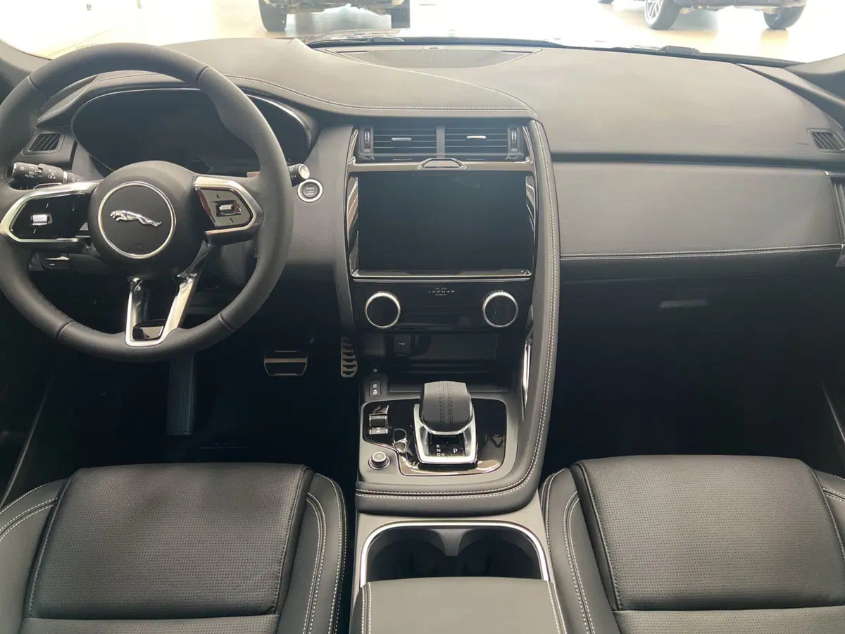 Jaguar E-Pace usata a Arezzo (4)