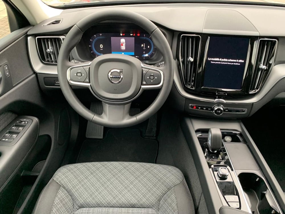 Volvo XC60 nuova a Vercelli (8)