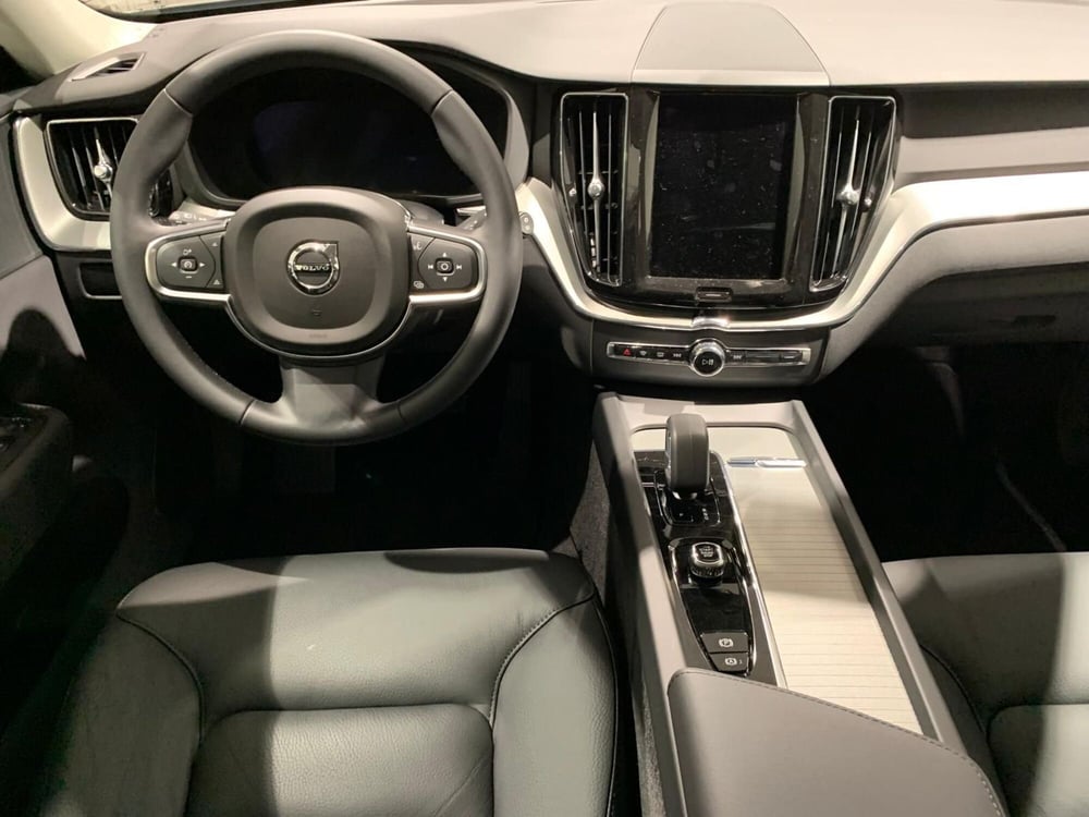 Volvo XC60 nuova a Vercelli (12)