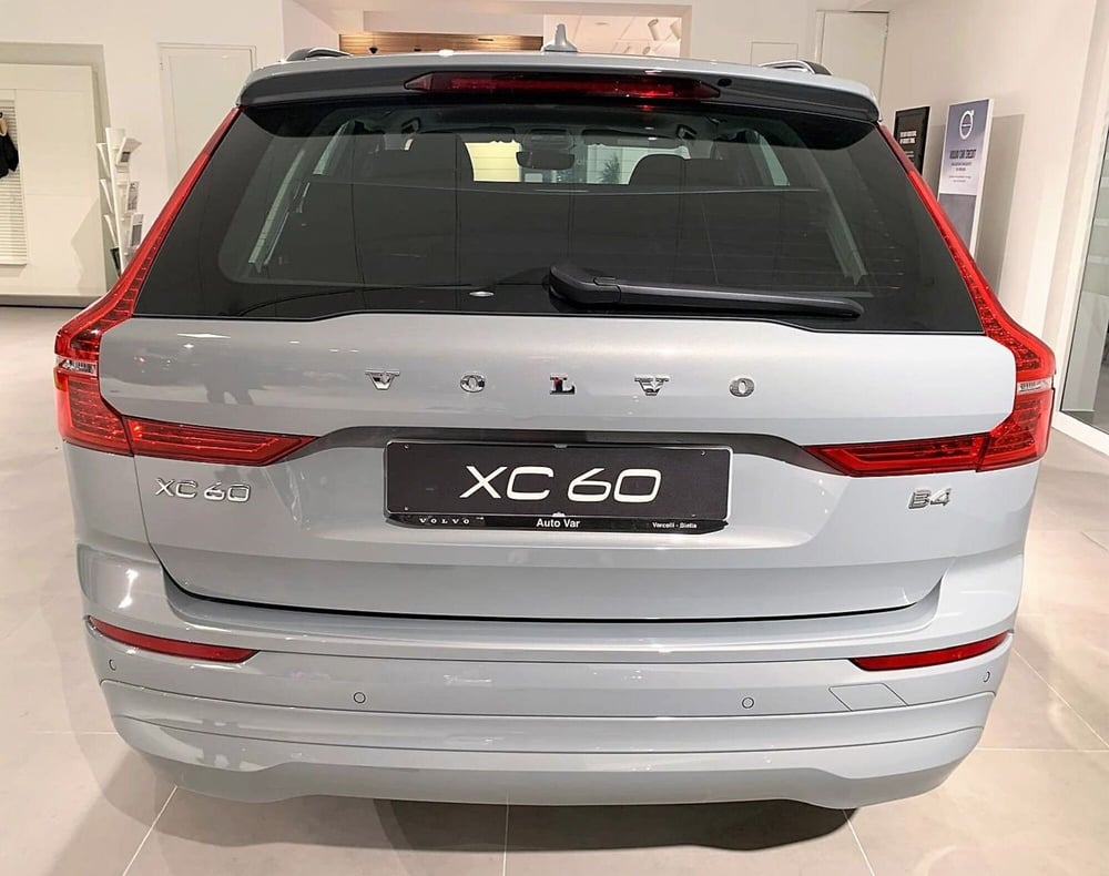 Volvo XC60 nuova a Vercelli (4)