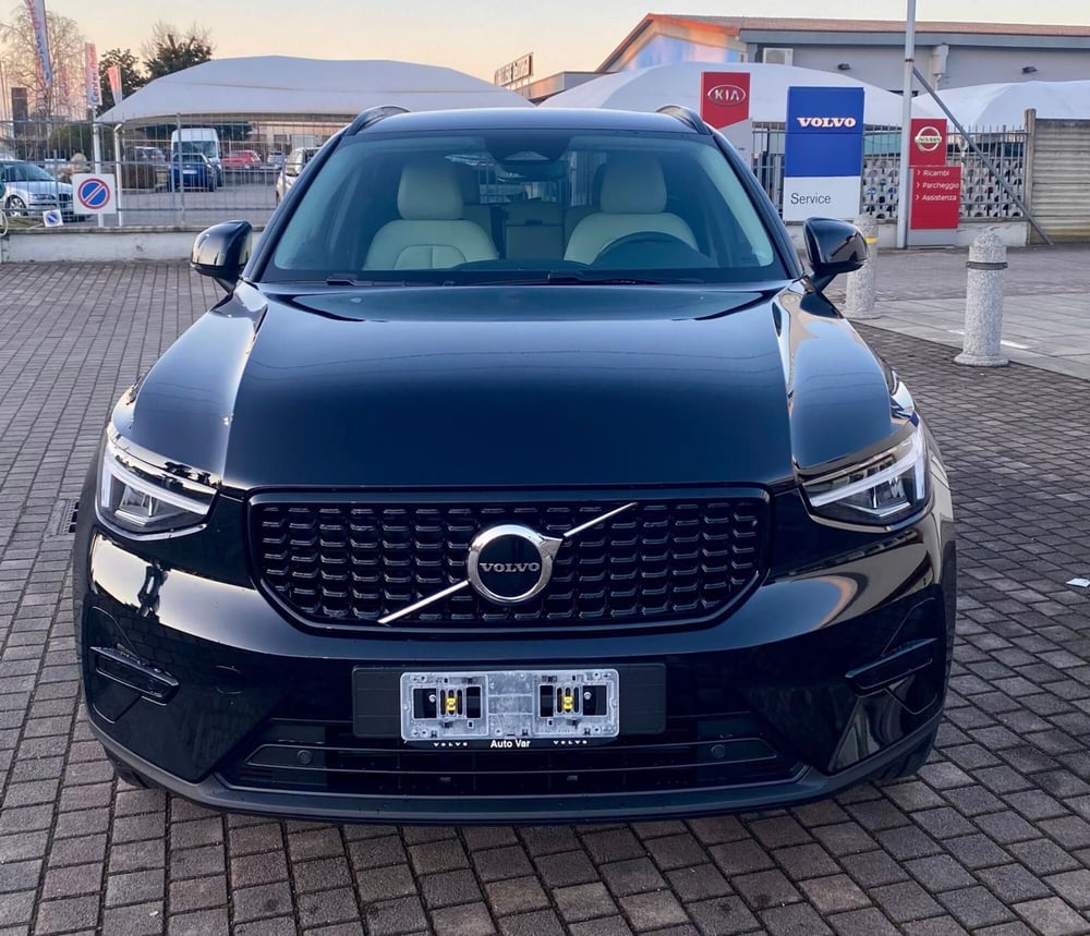 Volvo XC40 nuova a Vercelli (3)