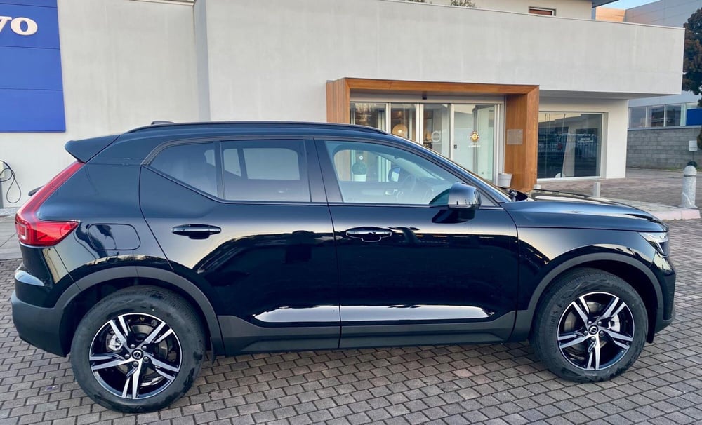 Volvo XC40 nuova a Vercelli (4)