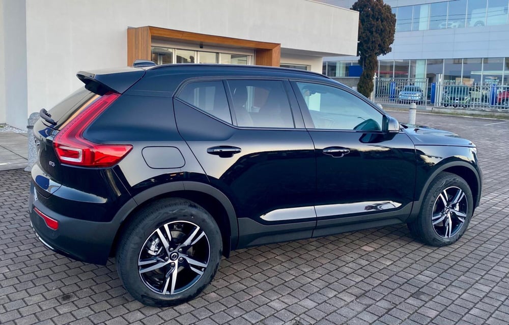 Volvo XC40 nuova a Vercelli (6)