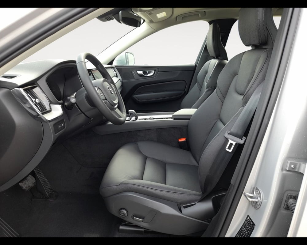 Volvo XC60 nuova a Ravenna (9)