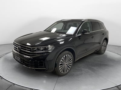 Volkswagen Touareg 3.0 V6 TSI eHybrid Elegance  del 2025 usata a Carnago