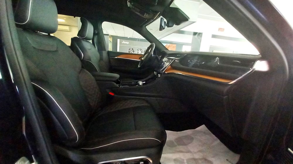 Jeep Grand Cherokee nuova a Benevento (10)