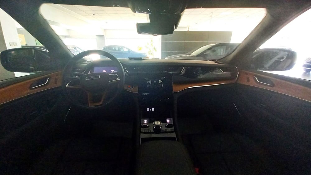 Jeep Grand Cherokee nuova a Benevento (13)