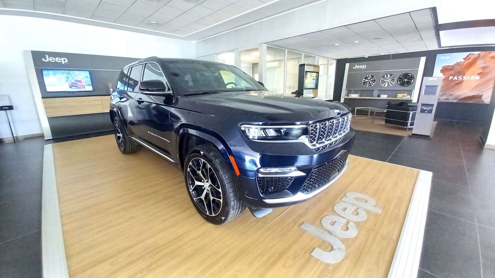 Jeep Grand Cherokee nuova a Benevento (16)