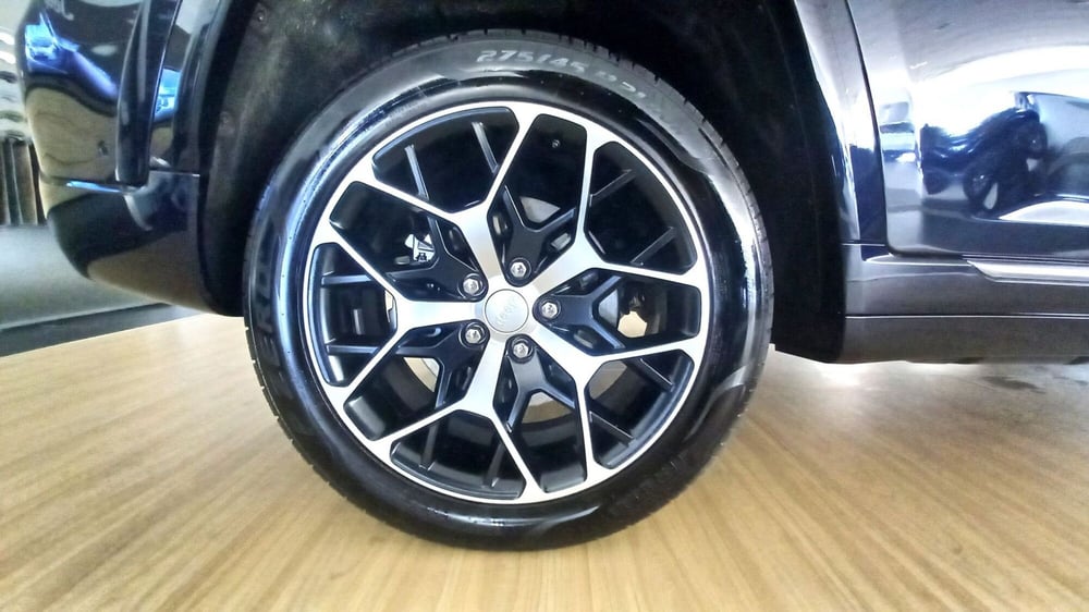 Jeep Grand Cherokee nuova a Benevento (17)
