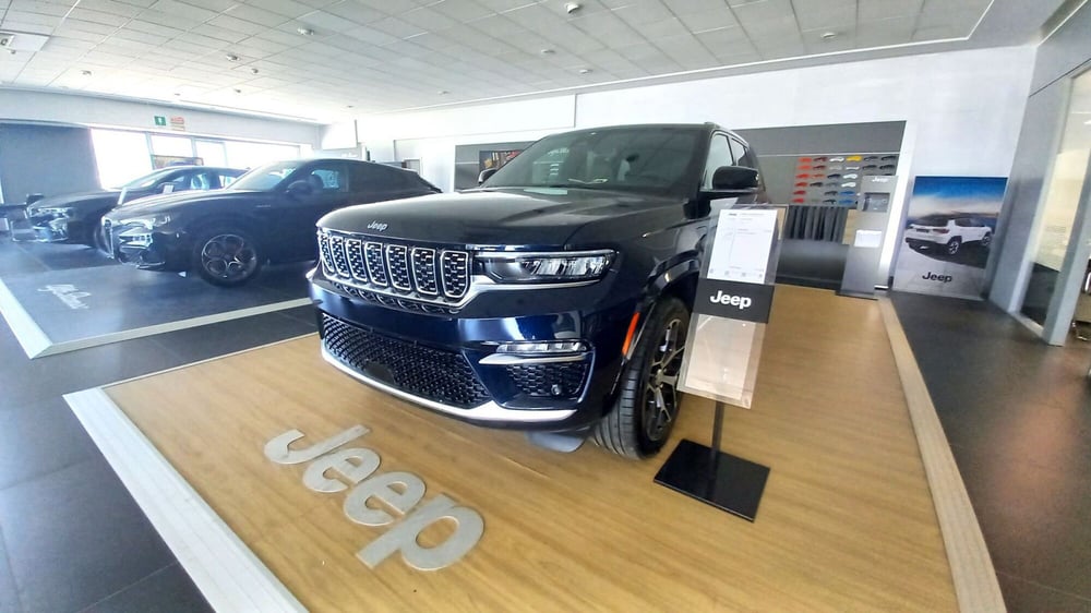 Jeep Grand Cherokee nuova a Benevento (3)