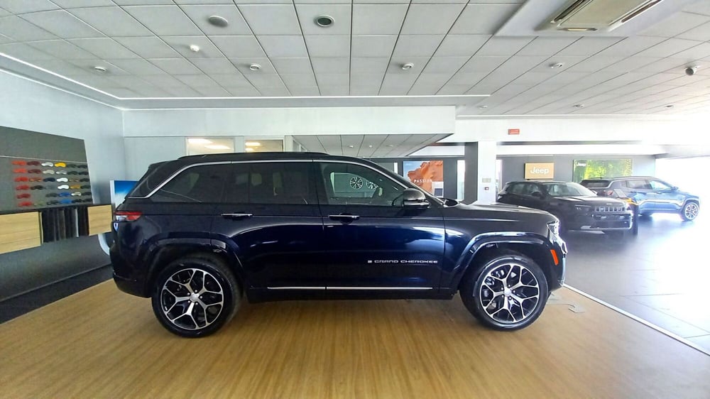 Jeep Grand Cherokee nuova a Benevento (4)