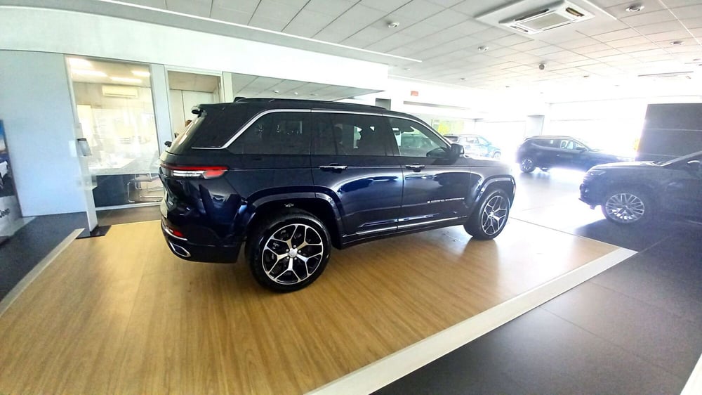 Jeep Grand Cherokee nuova a Benevento (9)