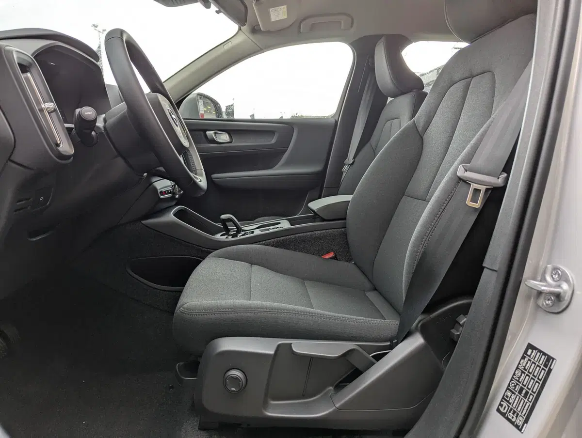 Volvo XC40 nuova a Pescara (10)