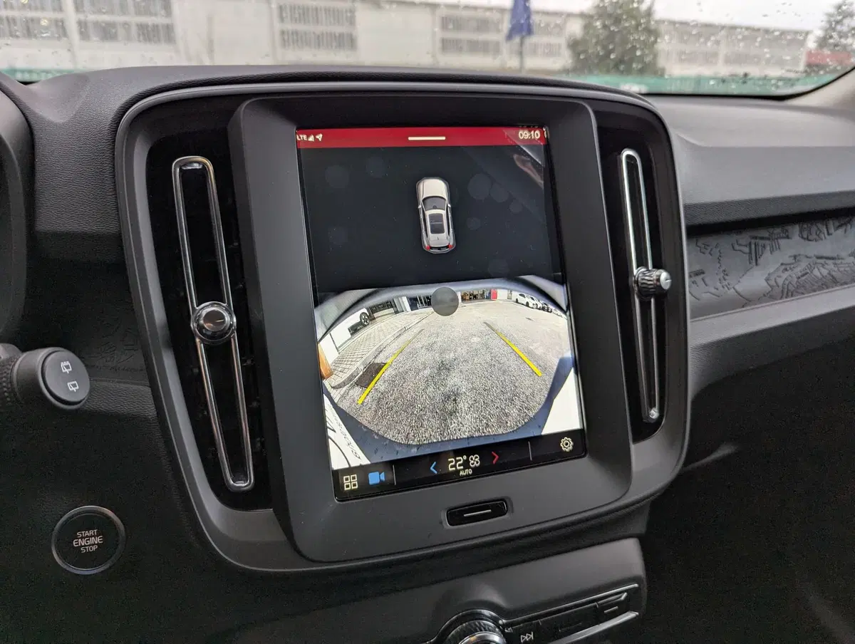 Volvo XC40 nuova a Pescara (13)