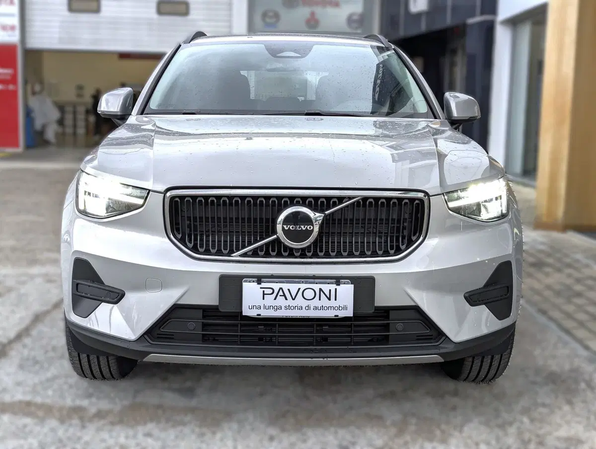 Volvo XC40 nuova a Pescara (2)