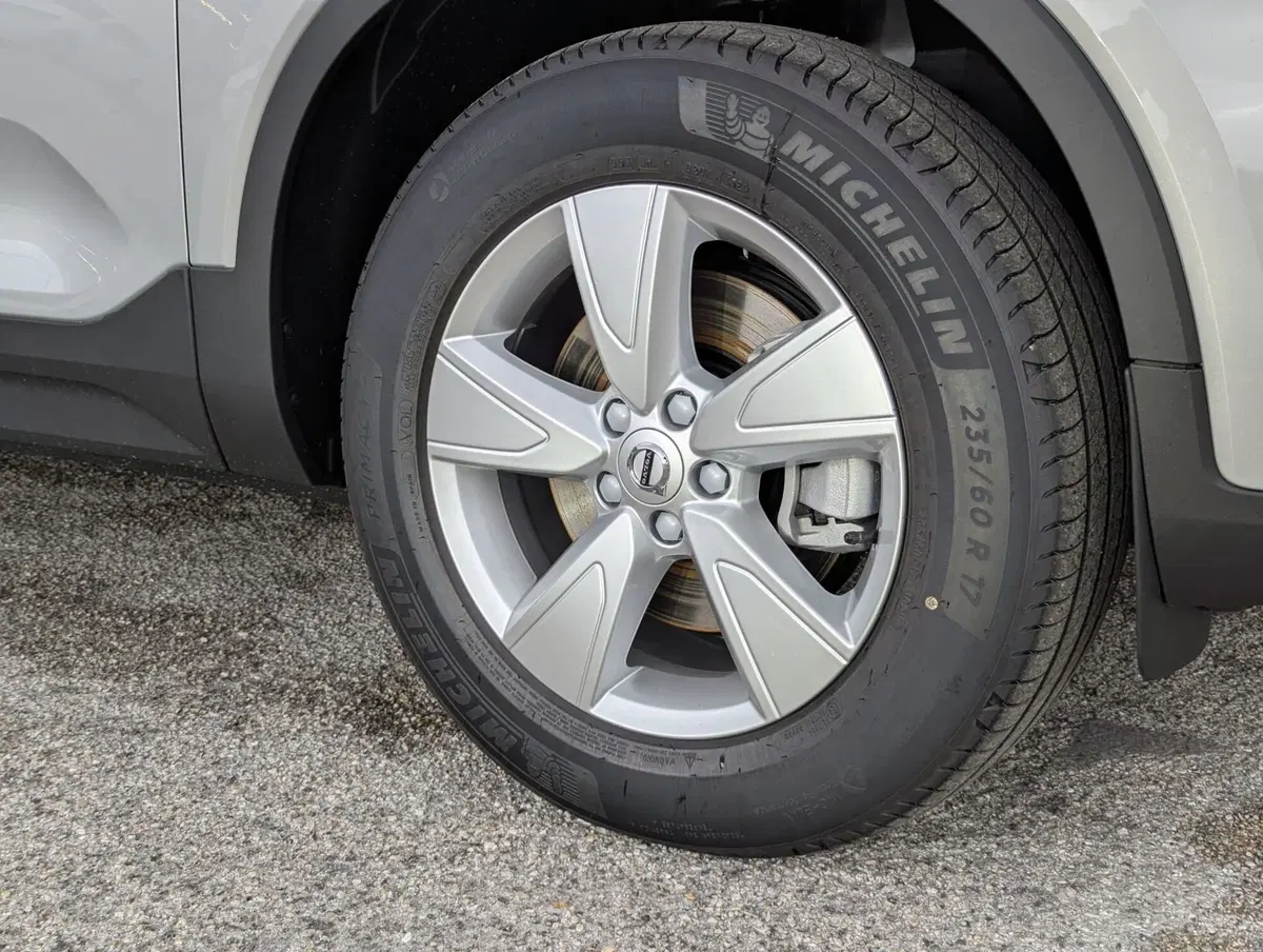 Volvo XC40 nuova a Pescara (4)