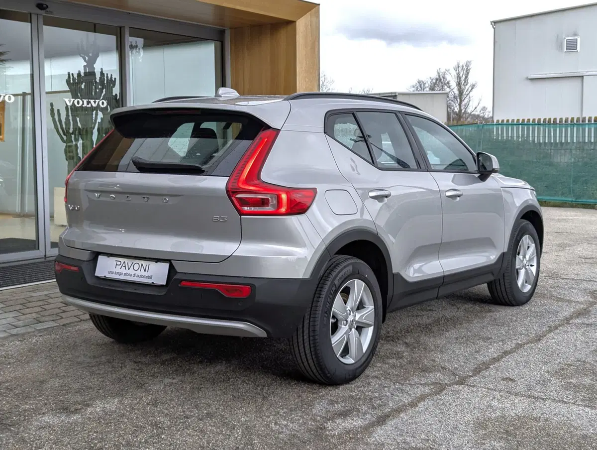 Volvo XC40 nuova a Pescara (5)