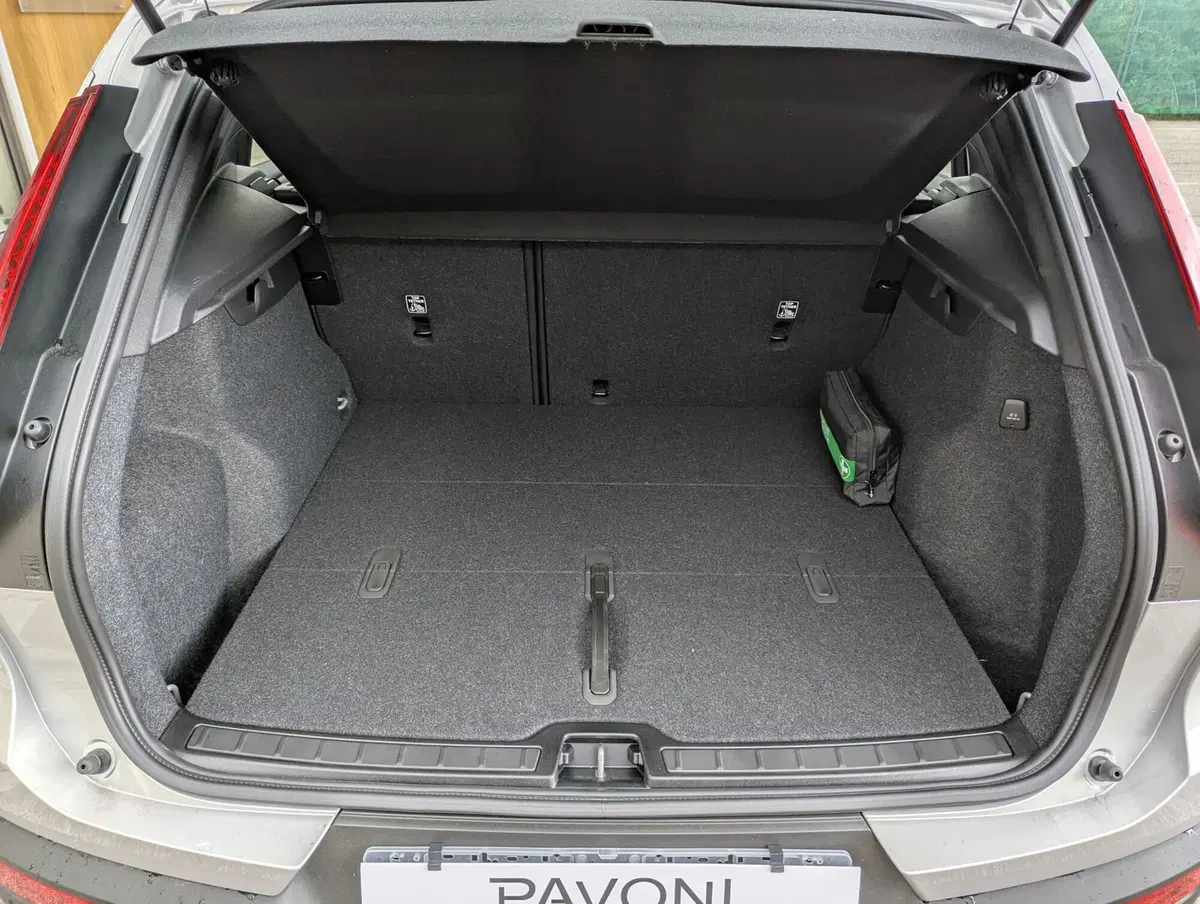 Volvo XC40 nuova a Pescara (7)
