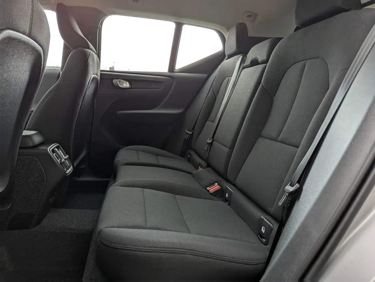 Volvo XC40 nuova a Pescara (8)