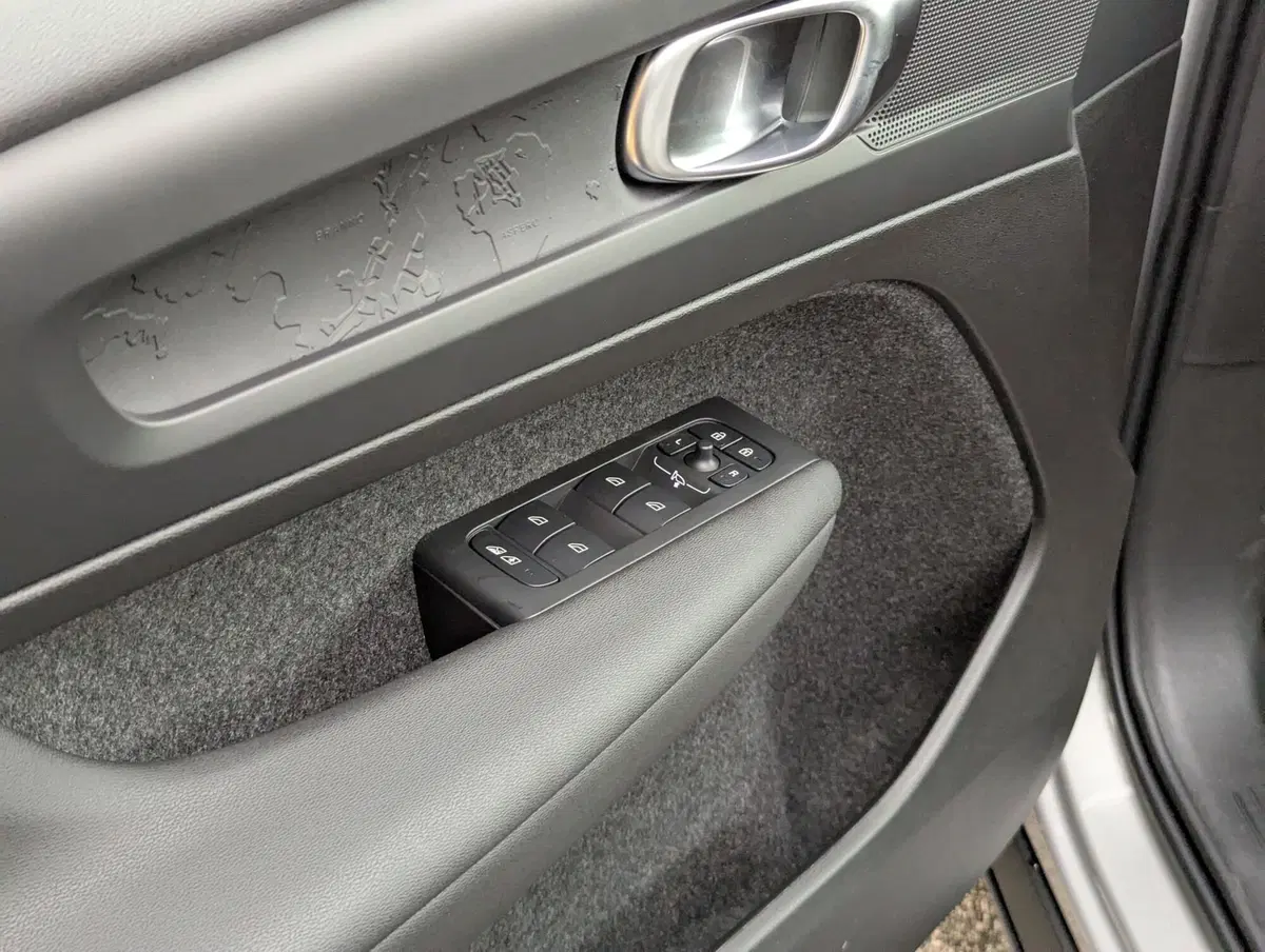 Volvo XC40 nuova a Pescara (9)