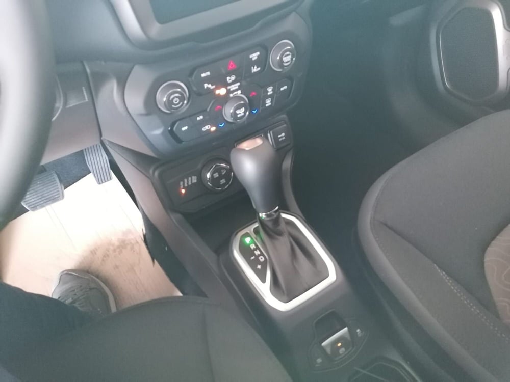 Jeep Renegade nuova a Salerno (6)