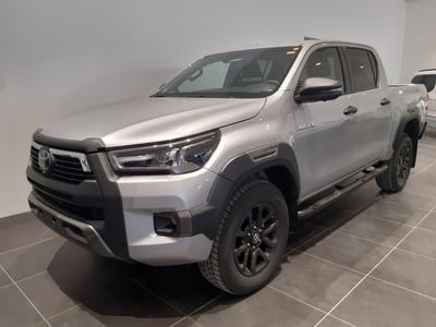 Toyota Hilux 2.8 d-4d 48V double cab Invincible auto nuova a Torri di Quartesolo