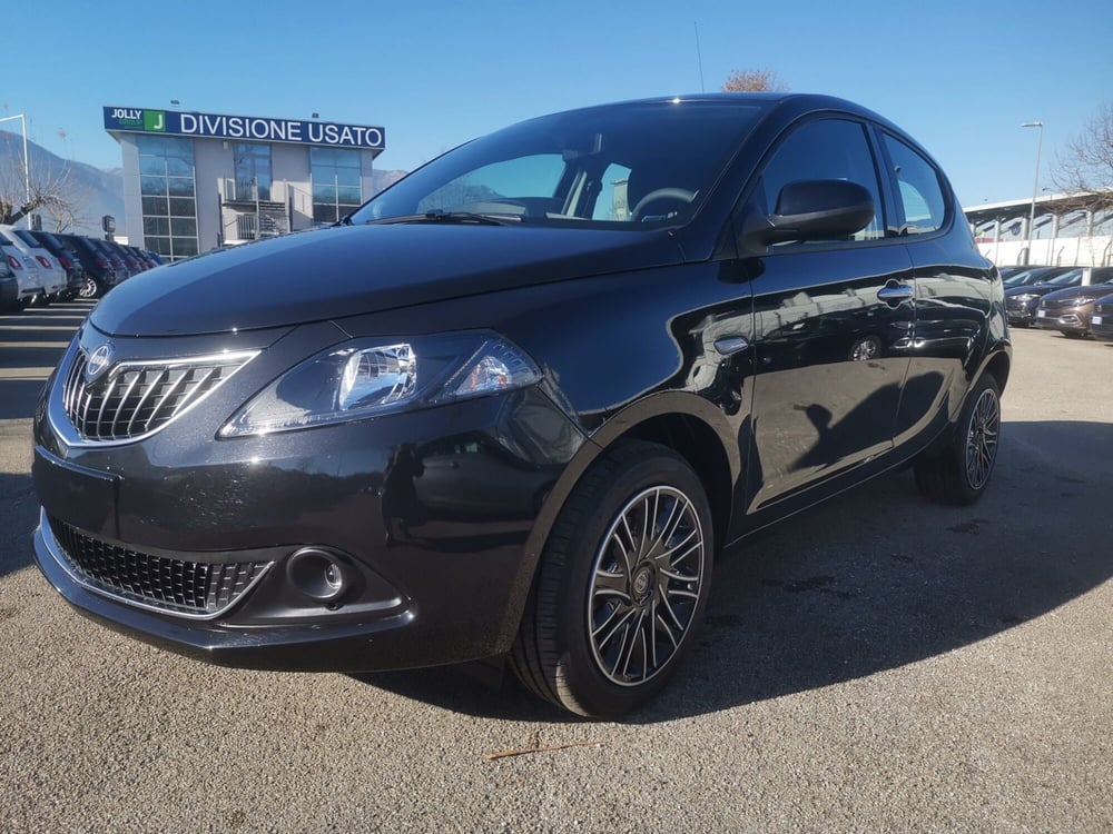 Lancia Ypsilon nuova a Frosinone (10)