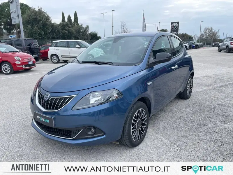 Lancia Ypsilon usata a Ancona