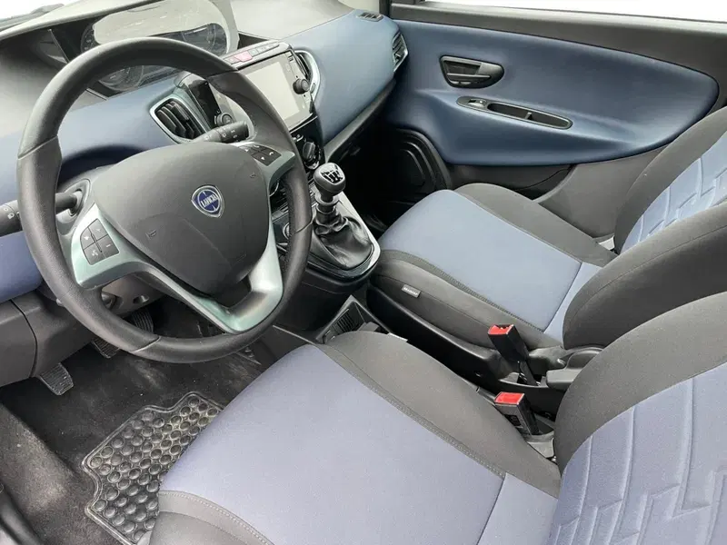Lancia Ypsilon usata a Ancona (12)