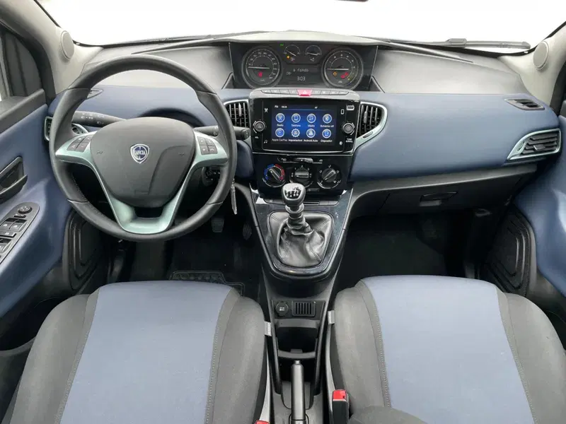 Lancia Ypsilon usata a Ancona (13)