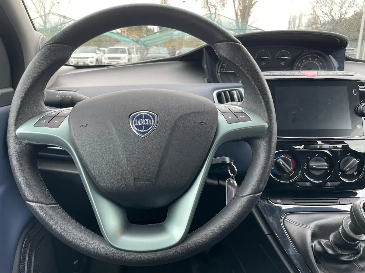 Lancia Ypsilon usata a Ancona (14)